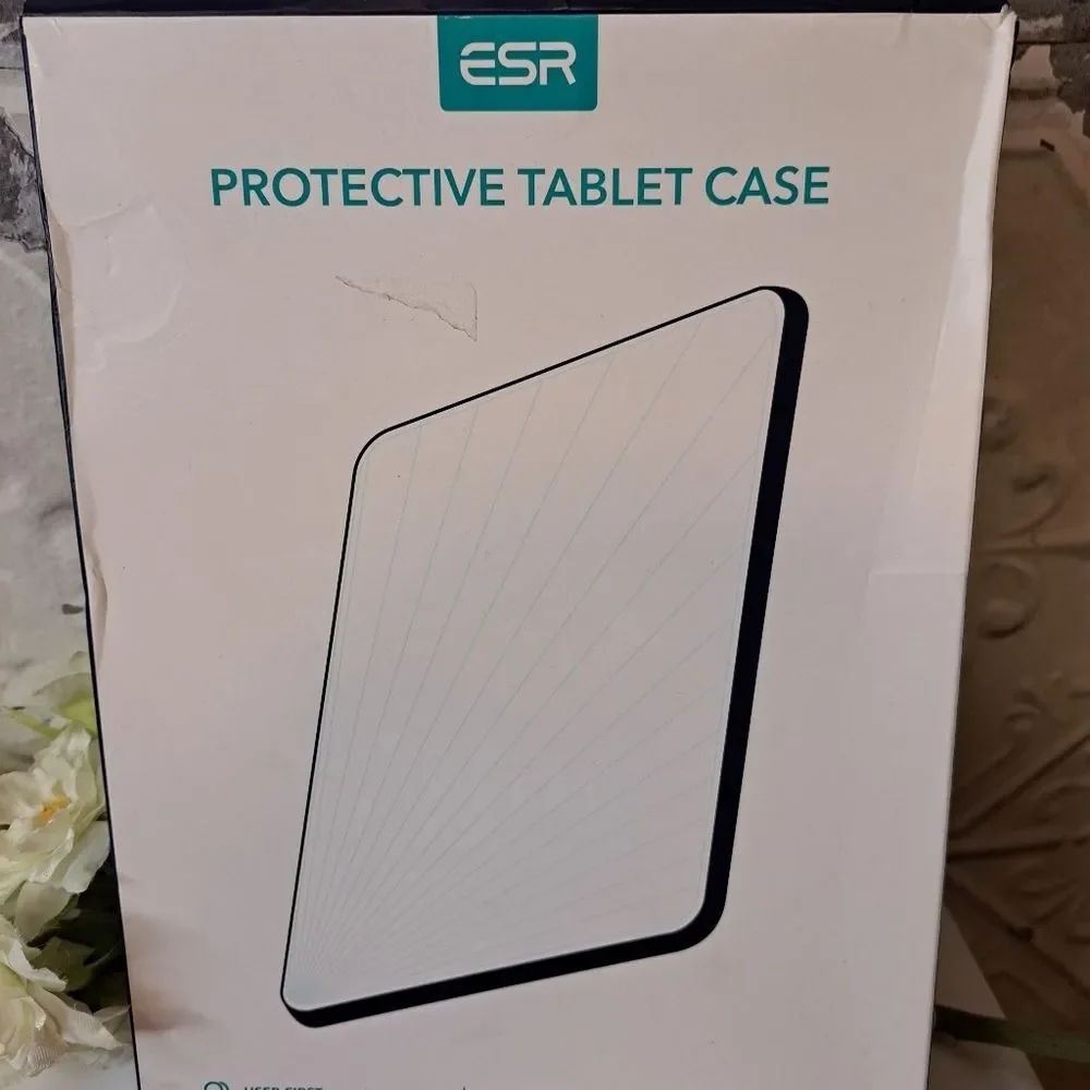 ESR PROTECTIVE TABLET CASE NWOT